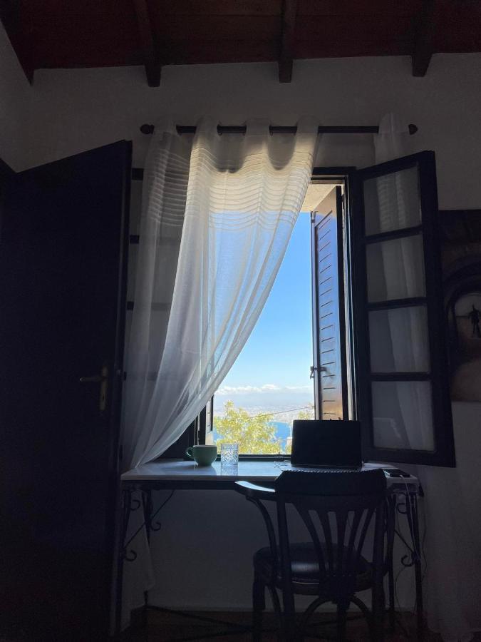 πετροχτιστο αρχοντικό με υπεροχή θεα Rodhiá