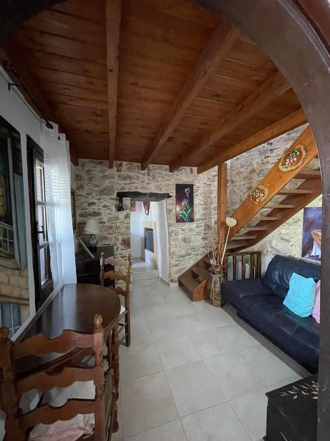 πετροχτιστο αρχοντικό με υπεροχή θεα Hébergement de vacances *